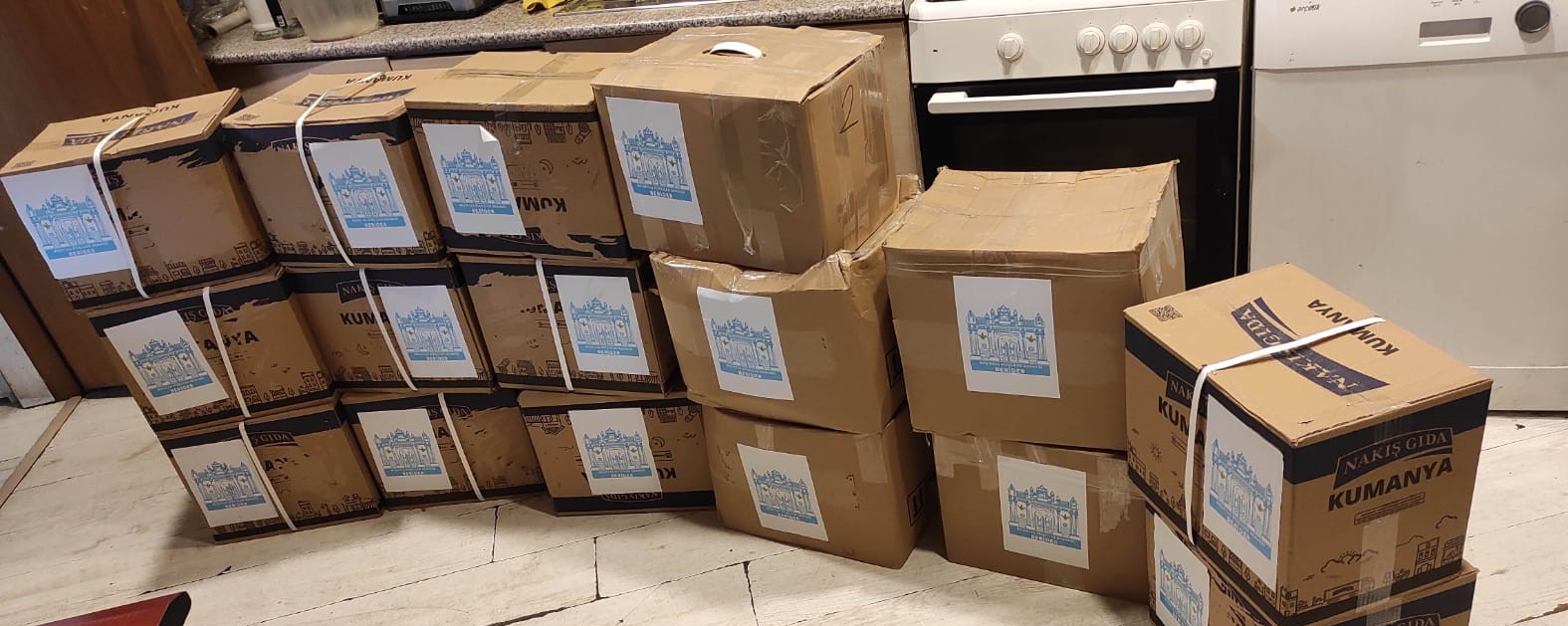 İhtiyaç sahiplerine gıda yardımında bulunduk.