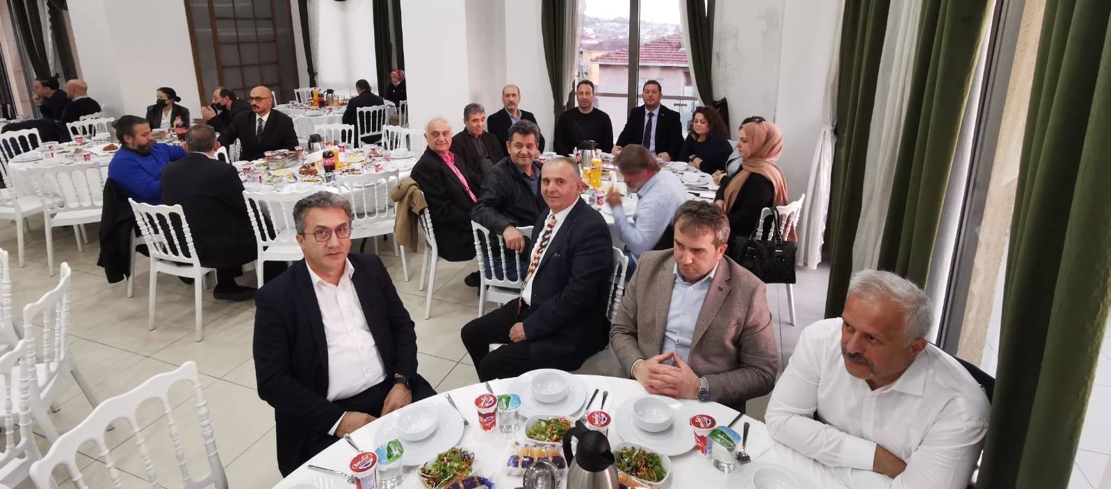 Beşiktaş Rizeliler Derneği Yönetim Kurulu olarak Milliyetçi Hareket Partisi İstanbul İl Başkanlığı tarafından düzenlenen iftar yemeğine katıldık.