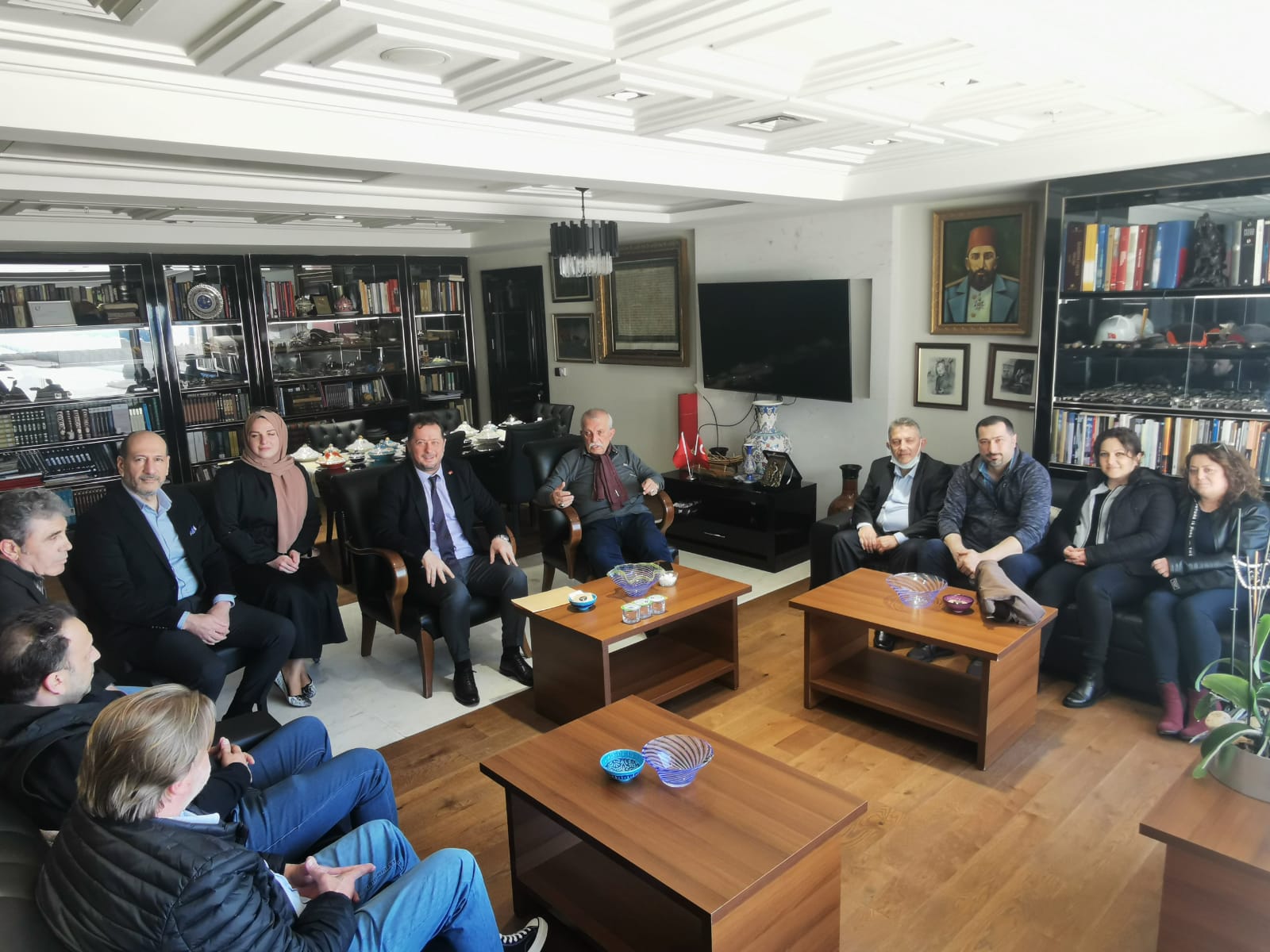 Beşiktaş Rizeliler Derneği Yönetim Kurulu olarak Çamlıca Cami Ve Eğitim Kültür Hizmetleri Yaptırma Ve Yaşatma Derneği Başkanı Ergin Külünk’ü ve sonrasında camii ve müzeyi ziyaret ettik.