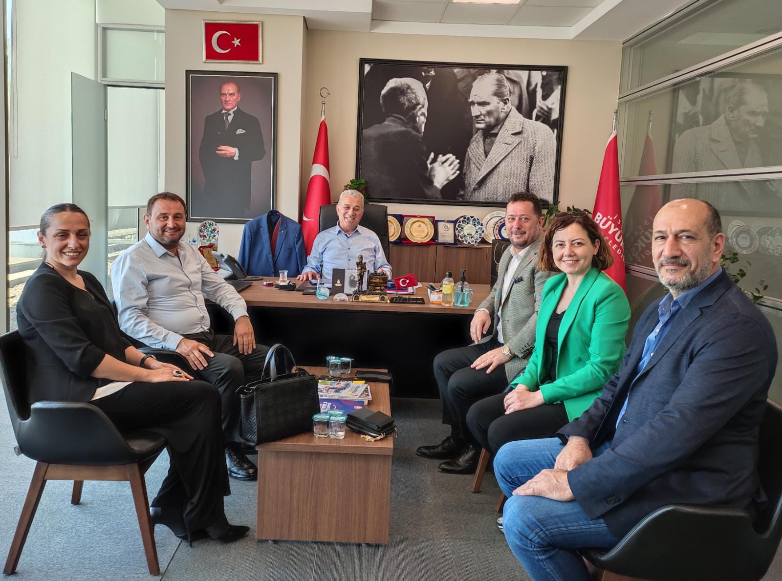 İstanbul Büyükşehir Belediyesi Hemşehri Sivil Toplum Kuruluşlarından Sorumlu Başkan Danışmanı Sayın Hasan Akkuş’u ziyaret ettik.