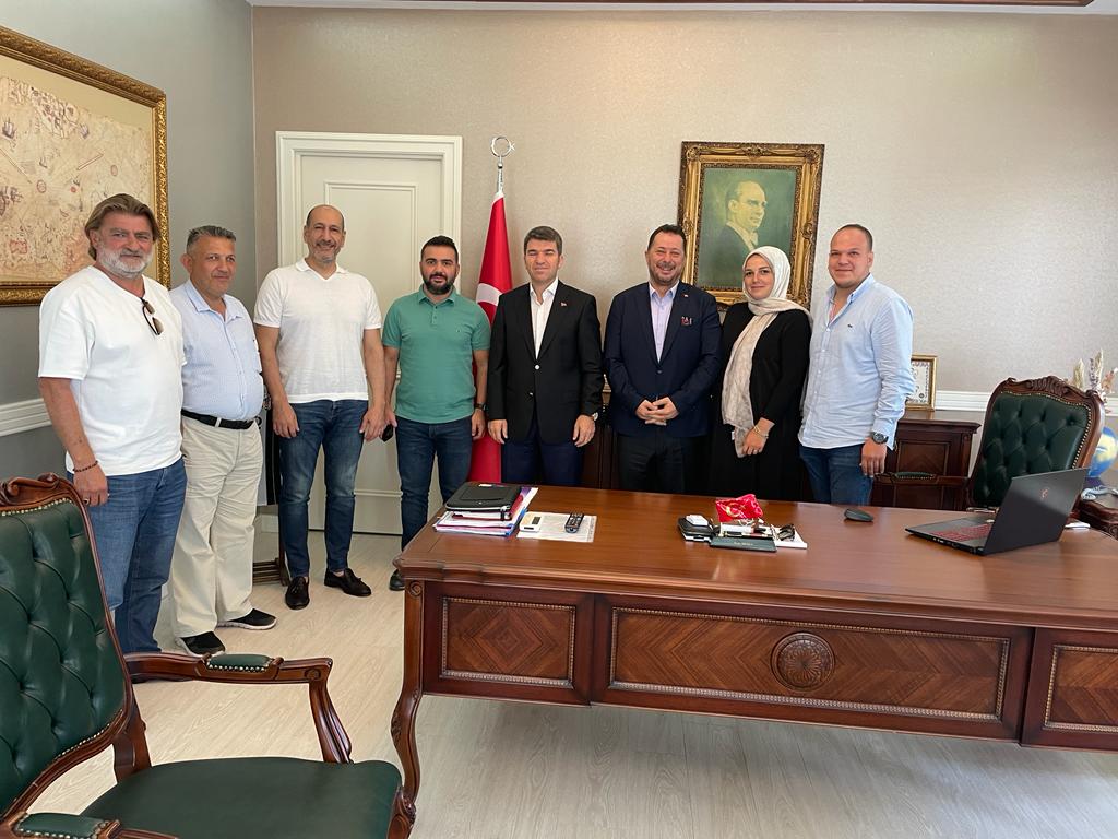 Beşiktaş Rizeliler Derneği Yönetim Kurulu olarak Beşiktaş Kaymakamı Sayın Önder Bakan’ı ziyaret ettik.