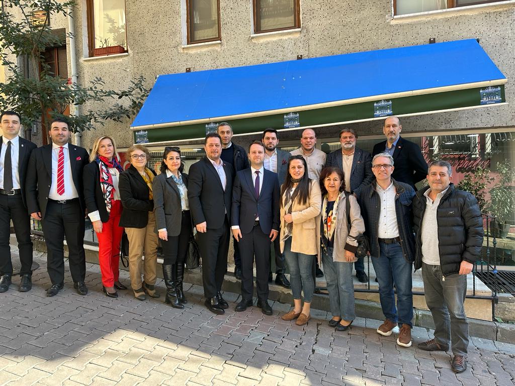 Cumhuriyet Halk Partisi Beşiktaş İlçe Başkanı Sayın Alican Şen ve yönetimi derneğimizi ziyaret etti.